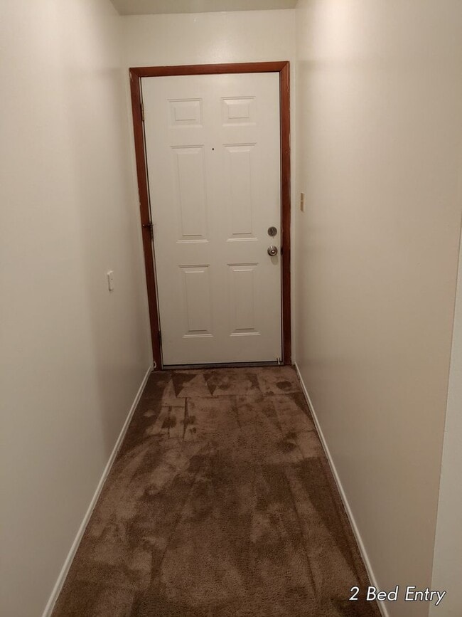 Building Photo - GREAT ground FLOOR pet FRIENDLY  apartment HOME in MT TABOR!