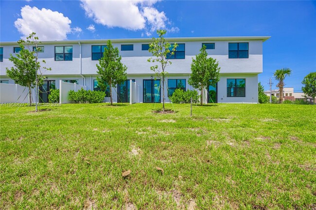 Building Photo - 7040 Channing Ave