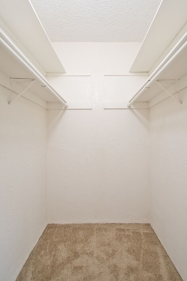 Building Photo - ot1708