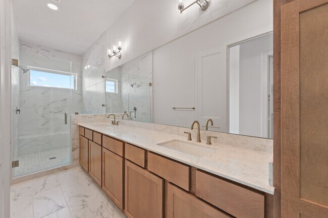 Building Photo - 1517 D Vermont St