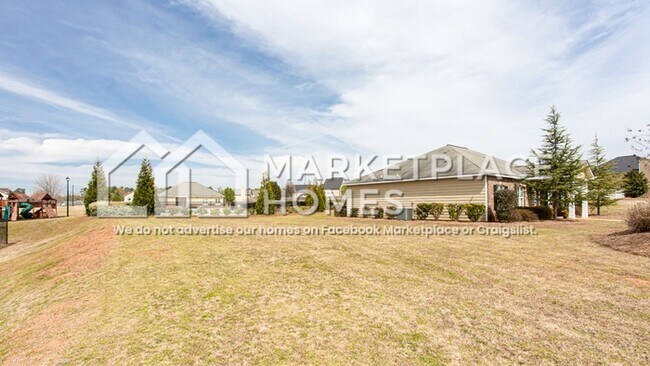 Building Photo - 484 Emporia Loop