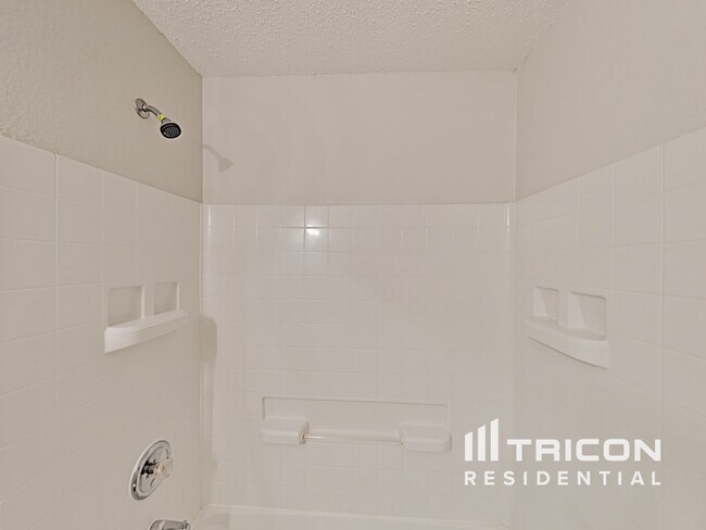 Building Photo - 704 River Run Dr