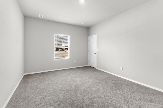 Building Photo - Spacious Home in Fayetteville!