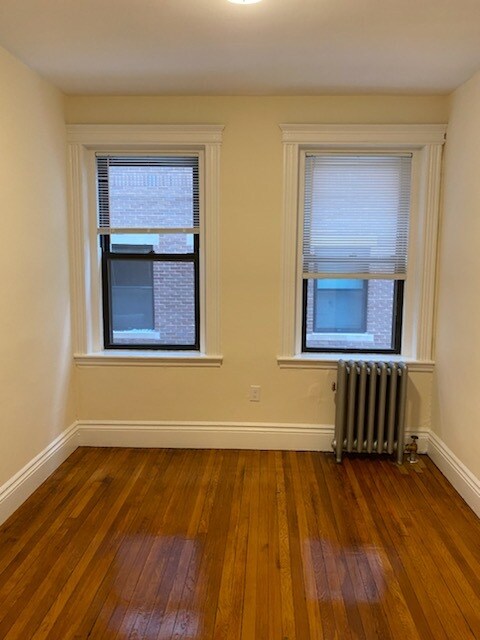 Building Photo - 61 Park Dr