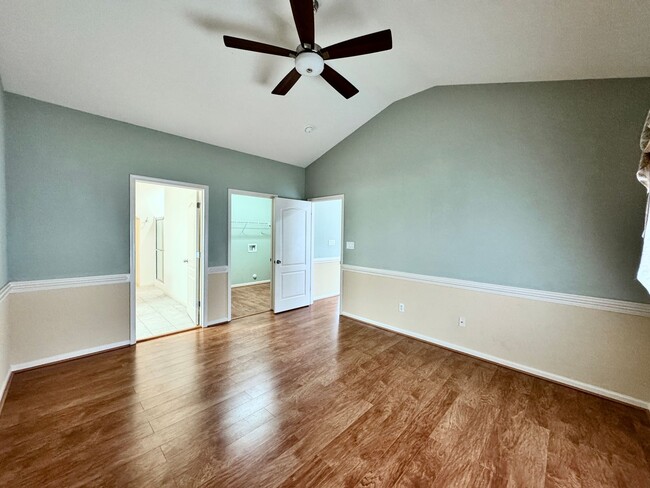 Building Photo - READY NOW!! End-Unit Loft-Style Condo w/1s...