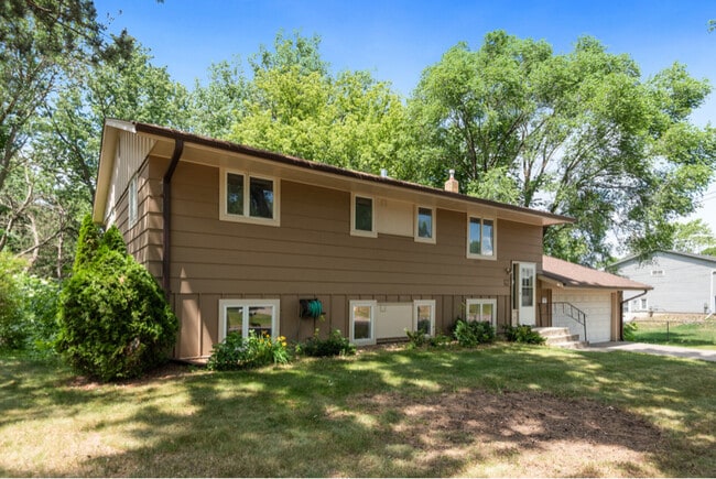 Primary Photo - 968 Gershwin Ave N