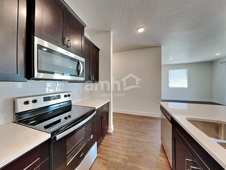 Building Photo - 9376 W Dove Creek St