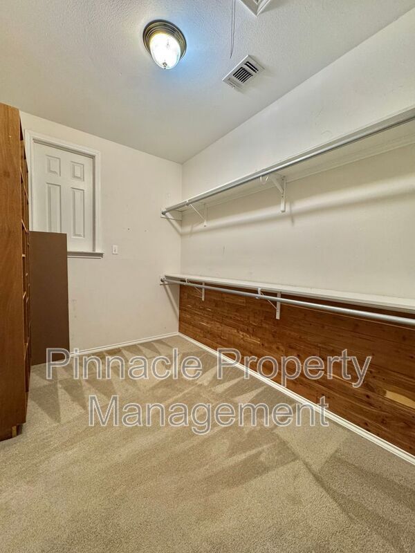 Building Photo - 1 Southridge Dr