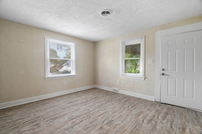 Building Photo - Portsmouth 2 bedroom -Ready Now