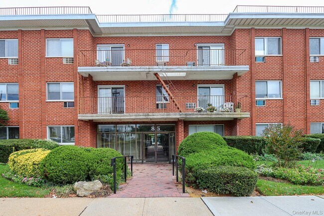 Building Photo - 85 S Central Ave