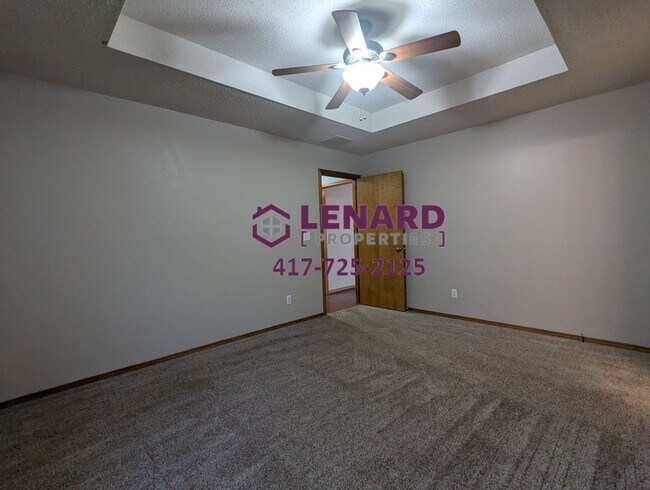 Building Photo - Spacious 3 Bedroom Home!