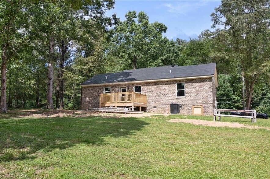 Building Photo - 135 Holly Creek Dr