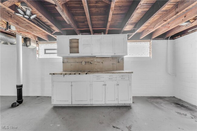 Building Photo - 1643 Wyandotte Ave