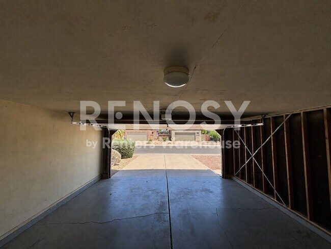 Building Photo - 2126 N Villas Ln