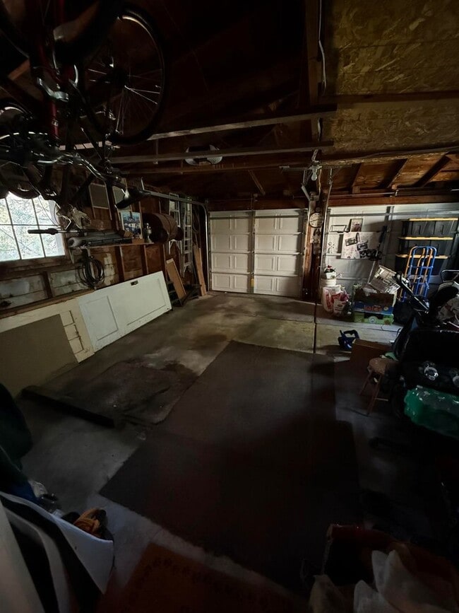 Building Photo - Warm & Furnished 2BR Home Near Billings Clinic