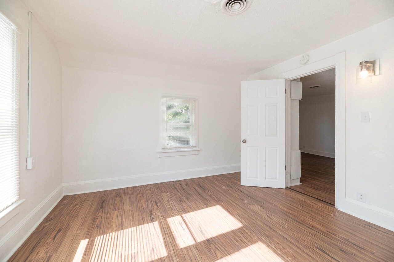 Bedroom 2 - 1221 Wells Pl