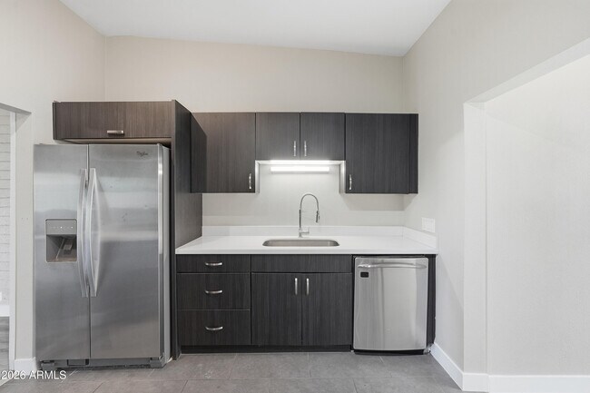 Building Photo - 6116 N 12th Pl