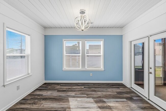 Building Photo - Experience Luxury Living in Reedy Fork