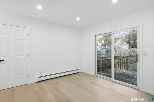 Building Photo - 70 Victoria Ct