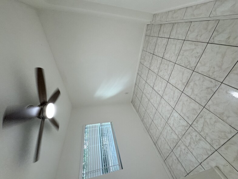 Building Photo - 2401 NW 2nd St