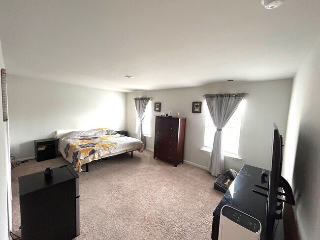 Building Photo - Spacious 5BR/3BA Home in Ladson, SC - Moth...