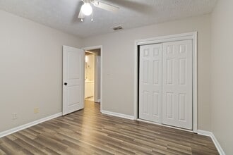 Building Photo - 235 Sunny Hills Dr