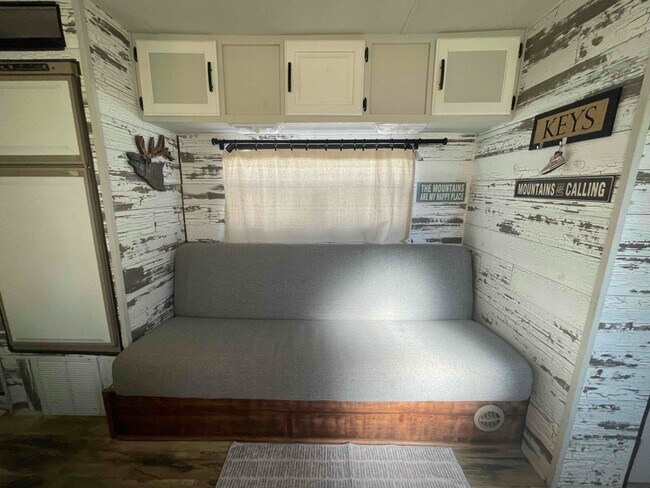 Building Photo - 8875 Calle de Brazito