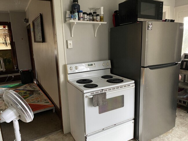 Building Photo - 87 E 15th St