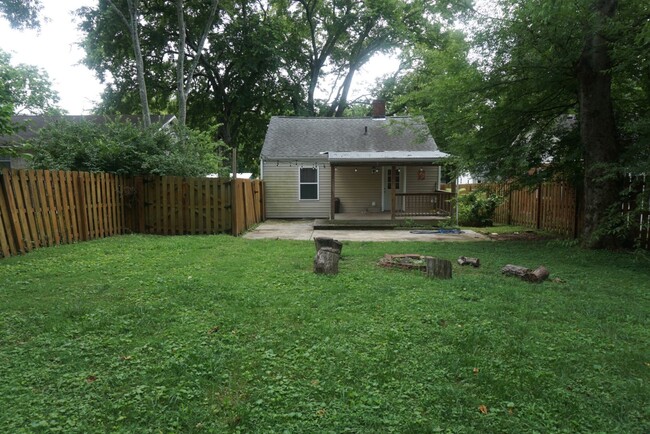 Building Photo - Cozy 2 Bed/1 Bath Single Family Home in Ea...