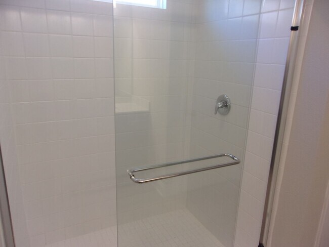 Building Photo - 4 bed/3 bath Beautiful Home with Amenities!