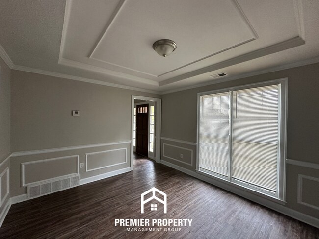 Building Photo - Stunning 4BR Cordova Home | Chef's Kitchen with Island, Formal Dining & Fireplace