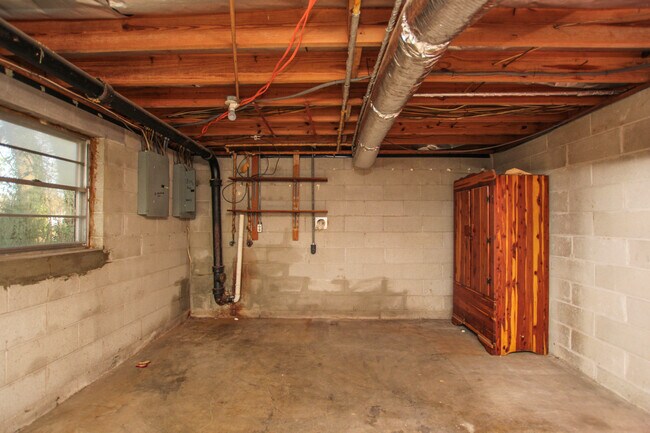 Building Photo - Lovely rental in Nashville with great views of the Cumberland River!  Coming Soon!