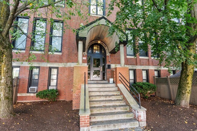 Building Photo - 60 Gibson St