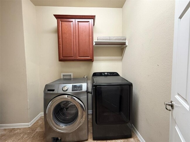 Building Photo - 1807 Harvest Bend Ln