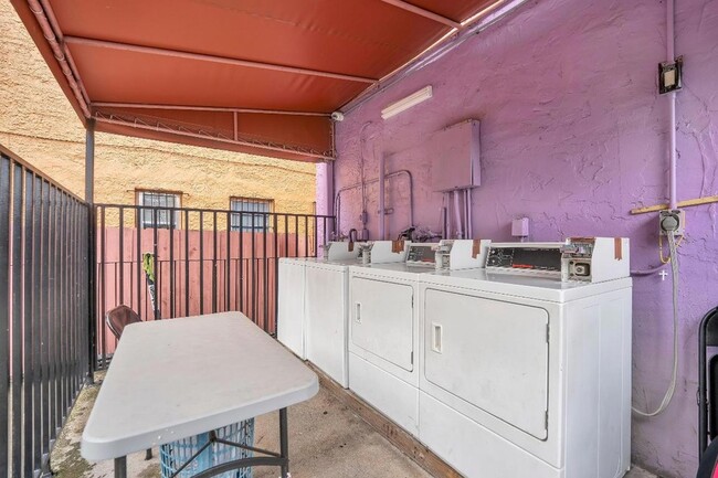 Building Photo - 1554 SW 5th St