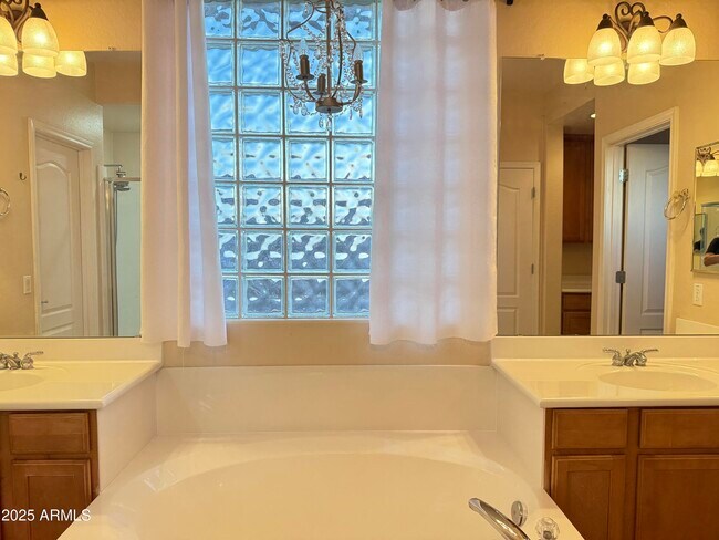 Building Photo - 642 E Torrey Pines Pl