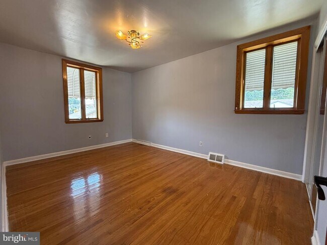 Building Photo - 1600 Fox Chase Rd