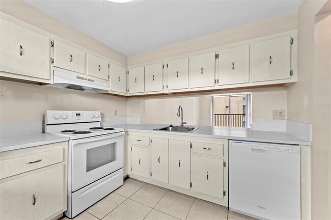 Building Photo - 7173 Orange Dr