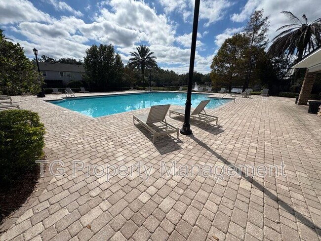 Building Photo - 5760 Sandstone Way