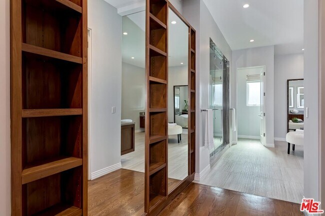 Building Photo - 9767 Monte Mar Dr