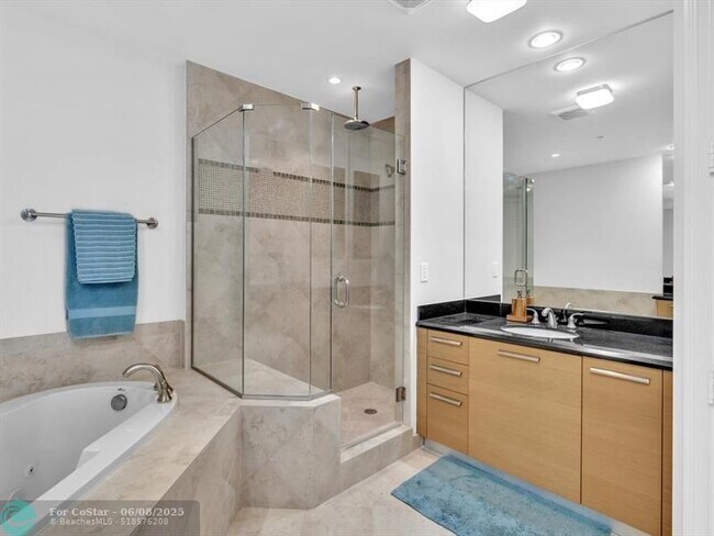 Building Photo - 4444 El Mar Dr