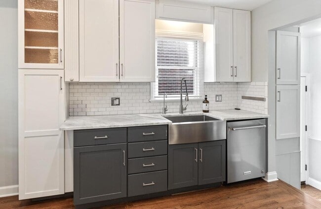 Building Photo - 986 Smith Ave