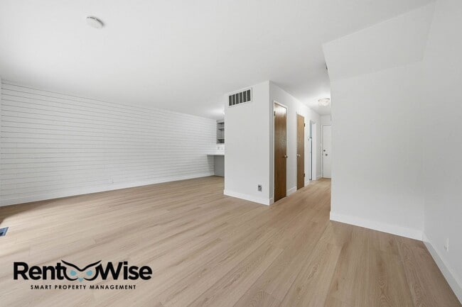 Building Photo - 569 Addison Ave