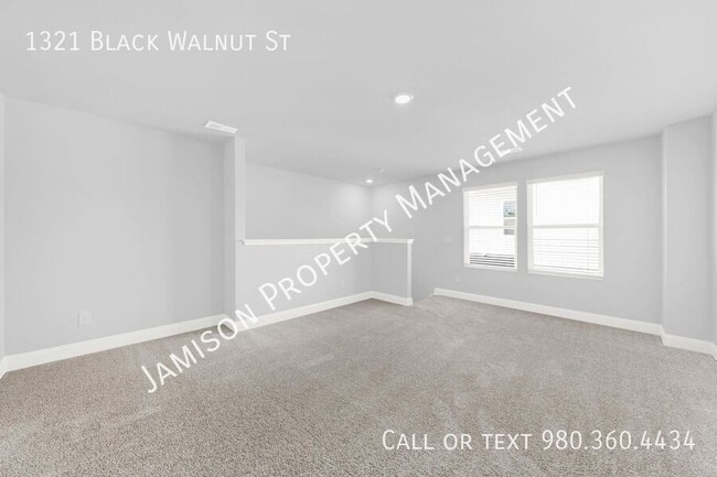 Building Photo - 1321 Black Walnut St