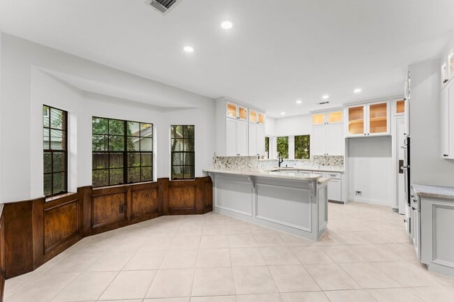 Building Photo - 6 Thornhedge Ct