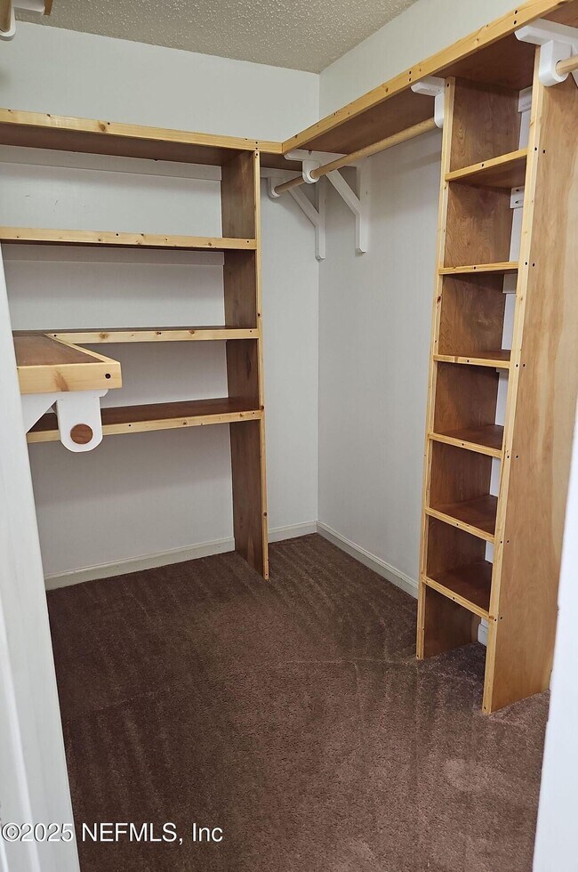 Building Photo - 1971 Belhaven Dr