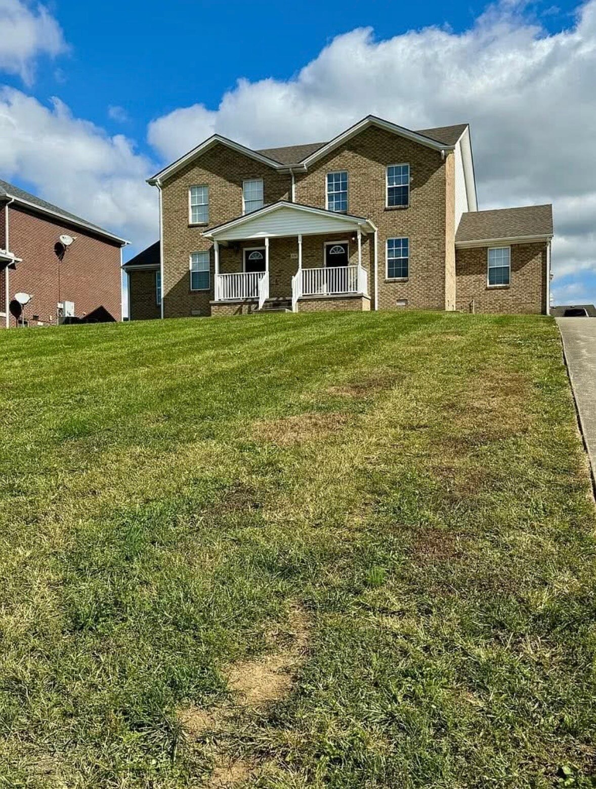 Building Photo - 634 Hampton Way
