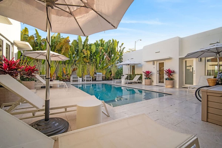 Building Photo - 8111 Harding Ave