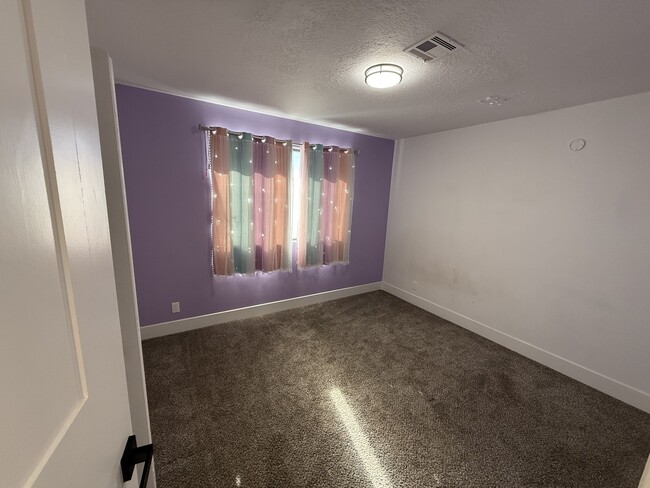 Building Photo - 1170 W 540 N