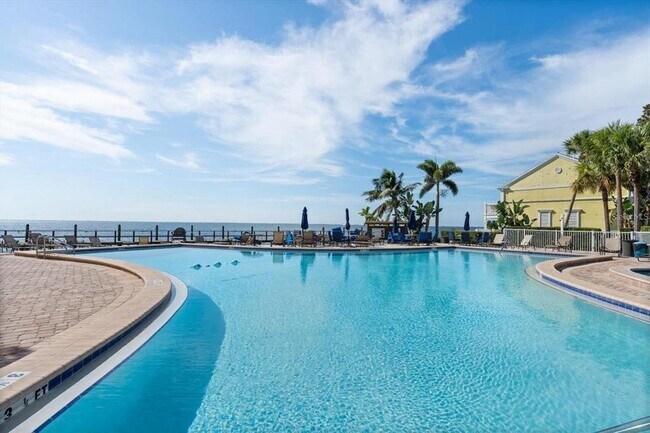 Building Photo - 5110 Coquina Key Dr SE